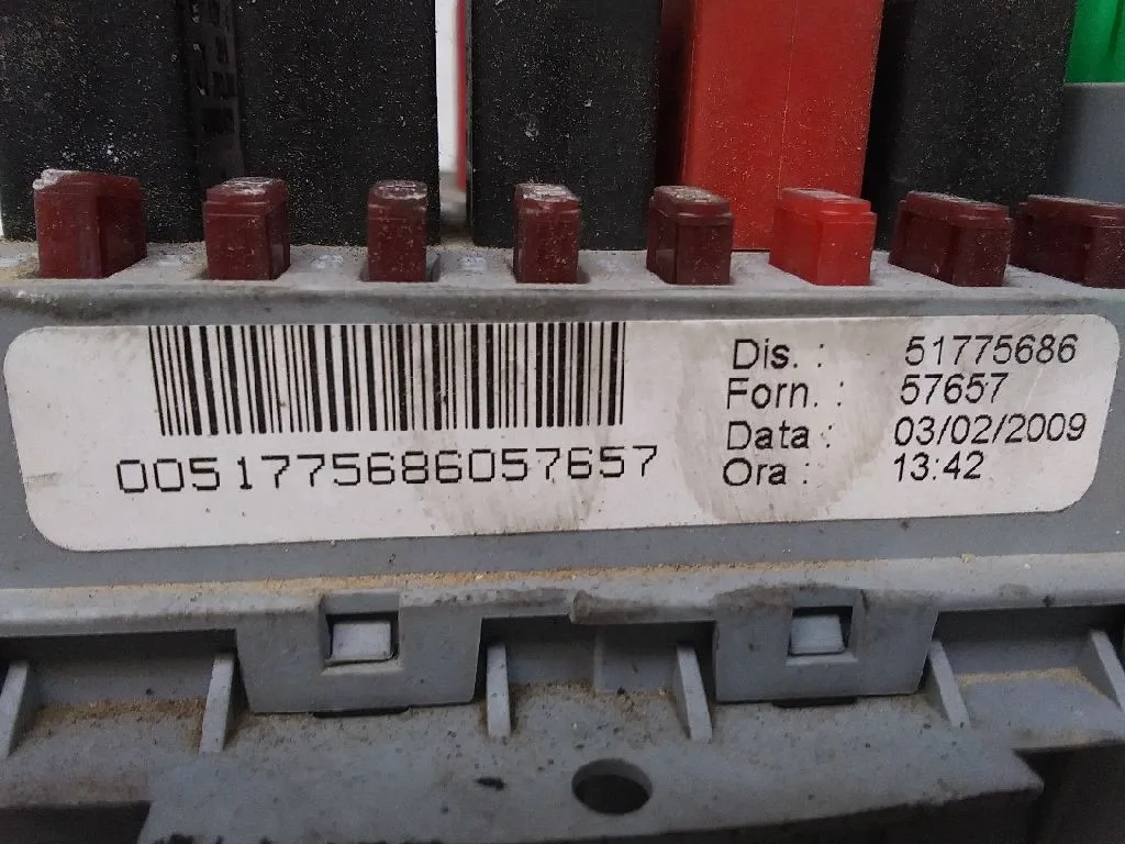 Caja Reles / Fusibles para Fiat Bravo (198)