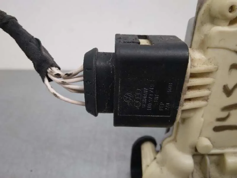 Cerradura Puerta Delantera Izquierda para Volkswagen Passat Berlina (3C2)