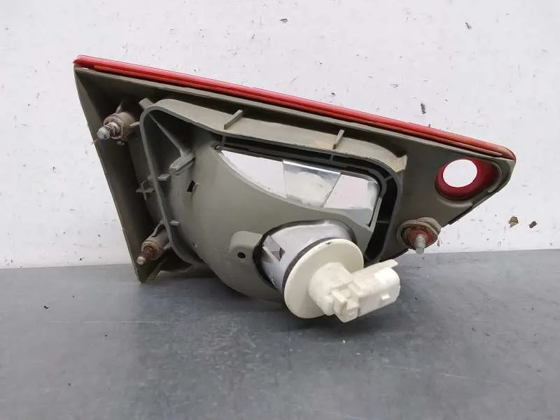 Piloto Trasero Derecho Interior para Mitsubishi Colt Cabrio Czc