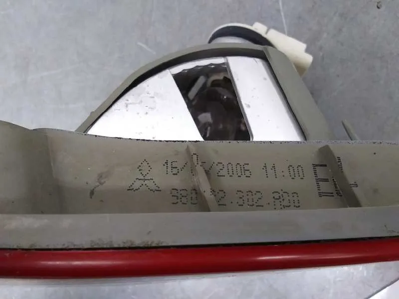 Piloto Trasero Derecho Interior para Mitsubishi Colt Cabrio Czc
