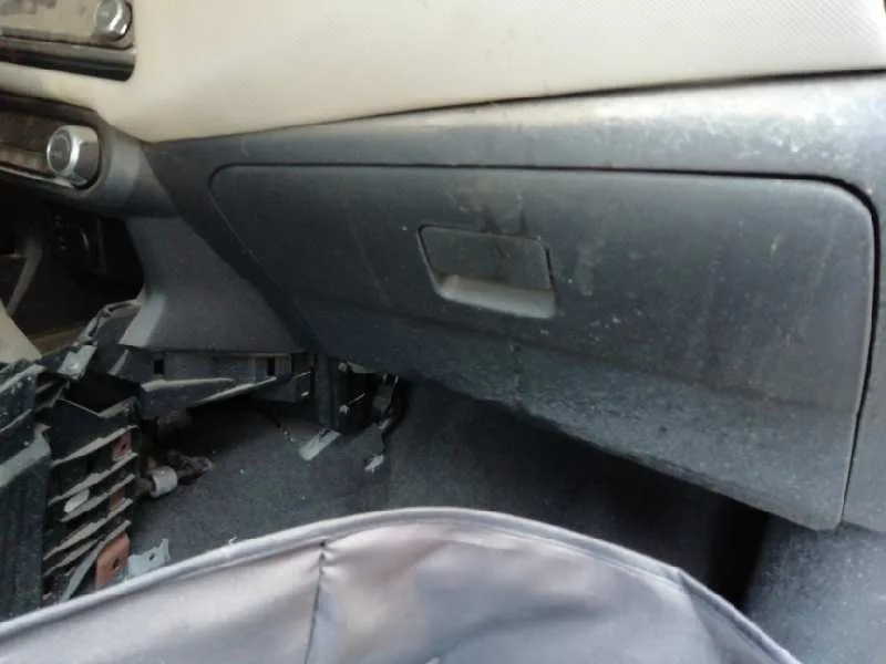 Guantera para Nissan Micra V (K14)