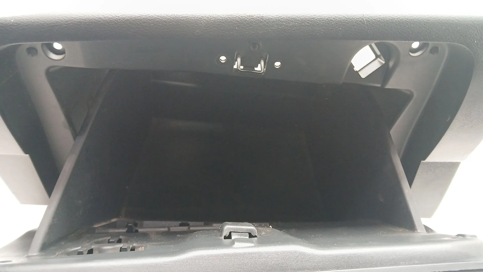 Guantera para Nissan Micra V (K14)