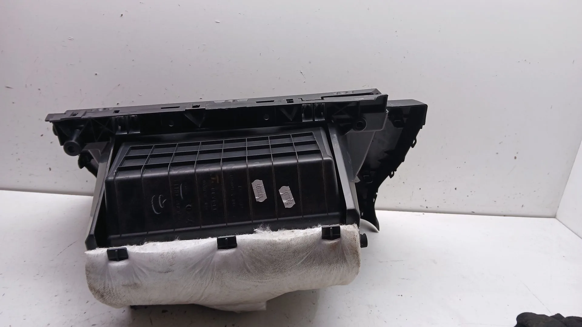 Guantera para Nissan Micra V (K14)