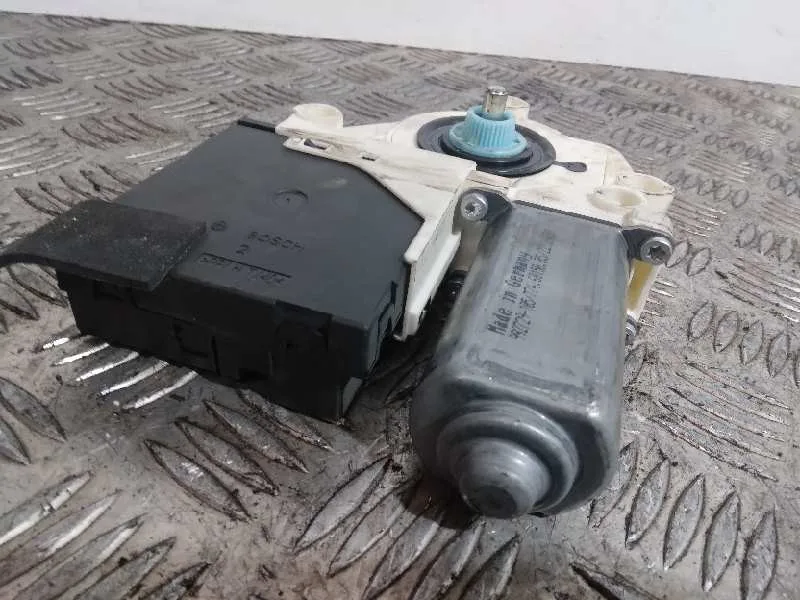 Motor Elevalunas Delantero Izquierdo para Volkswagen Passat Variant (3C5)