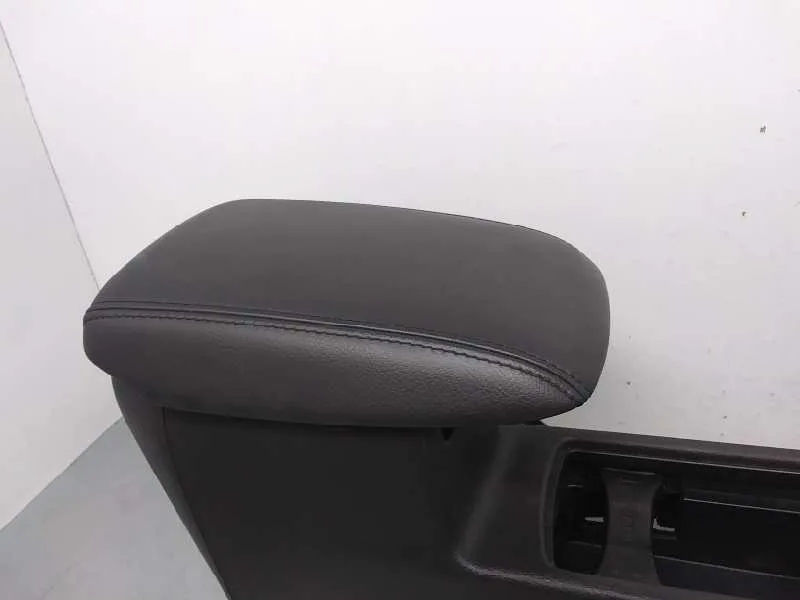 Apoyabrazos Central para Ford Focus Lim.