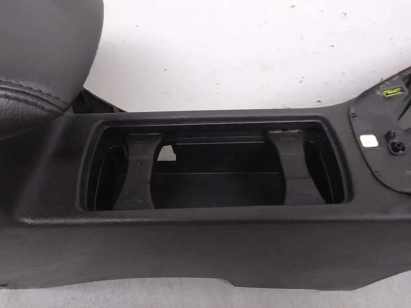 Apoyabrazos Central para Ford Focus Lim.