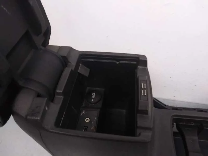 Apoyabrazos Central para Ford Focus Lim.