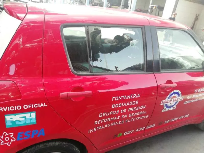 Puerta Trasera Derecha para Suzuki Swift Berlina (Mz)
