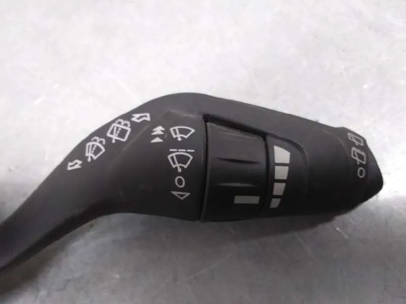 Mando Limpia para Ford Focus Lim. (Cb8)