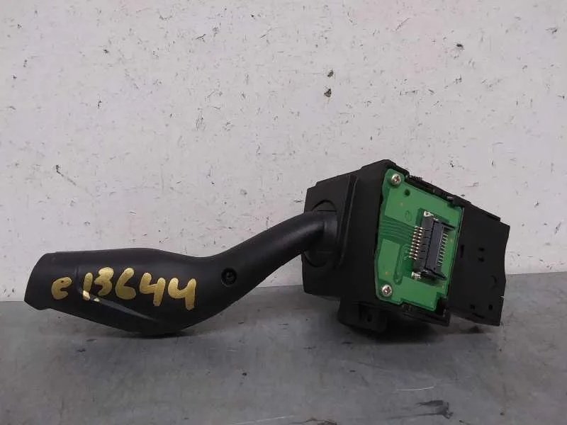 Mando Intermitentes para Ford Focus Lim. (Cb8)