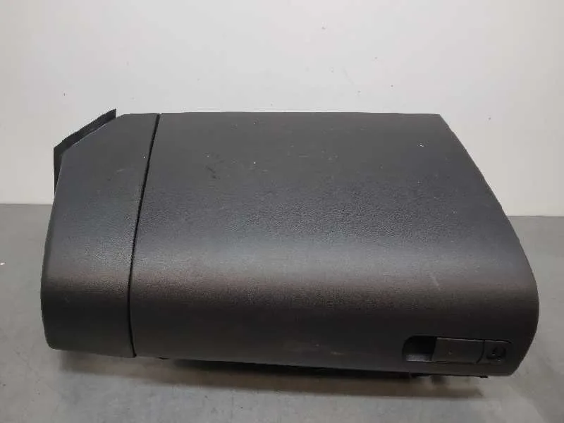 Guantera para Mazda 3 Berlina (Bk)