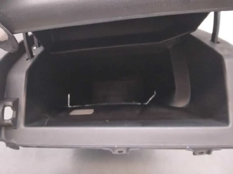 Guantera para Mazda 3 Berlina (Bk)