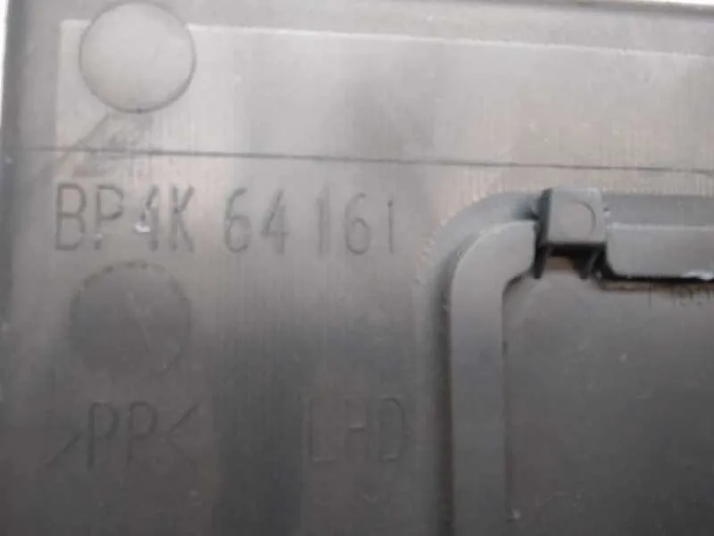 Guantera para Mazda 3 Berlina (Bk)