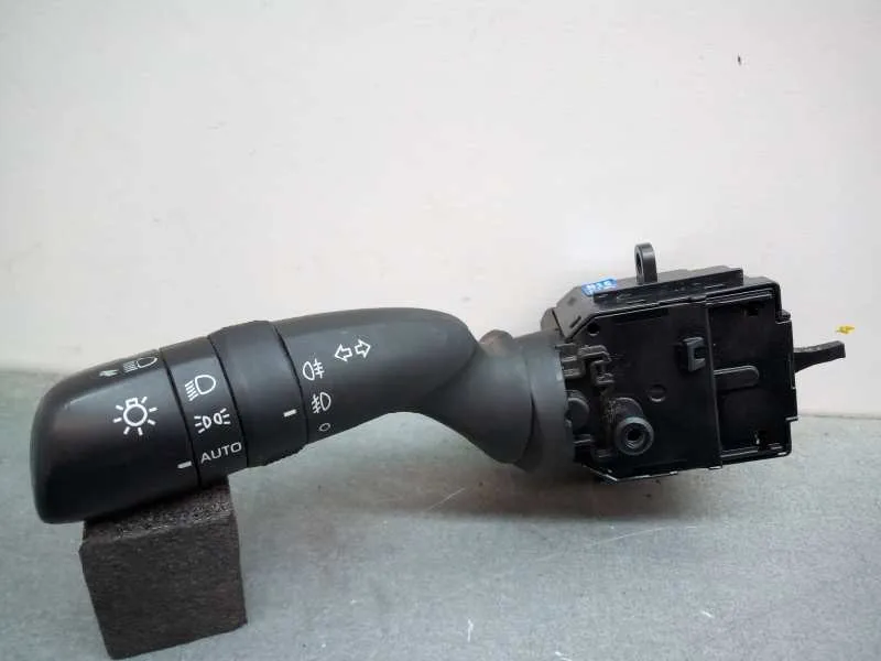 Mando Luces para Toyota Corolla (E18)