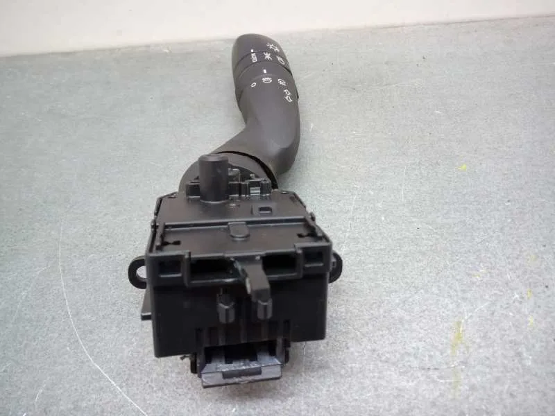 Mando Luces para Toyota Corolla (E18)