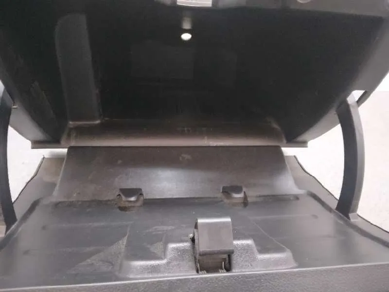 Guantera para Nissan Nv 400