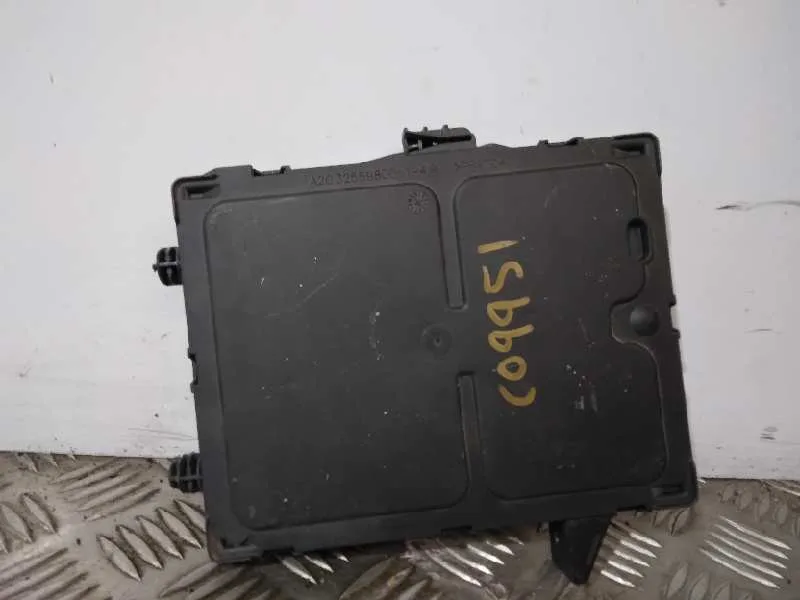 Caja Reles / Fusibles para Nissan Pulsar (C13)