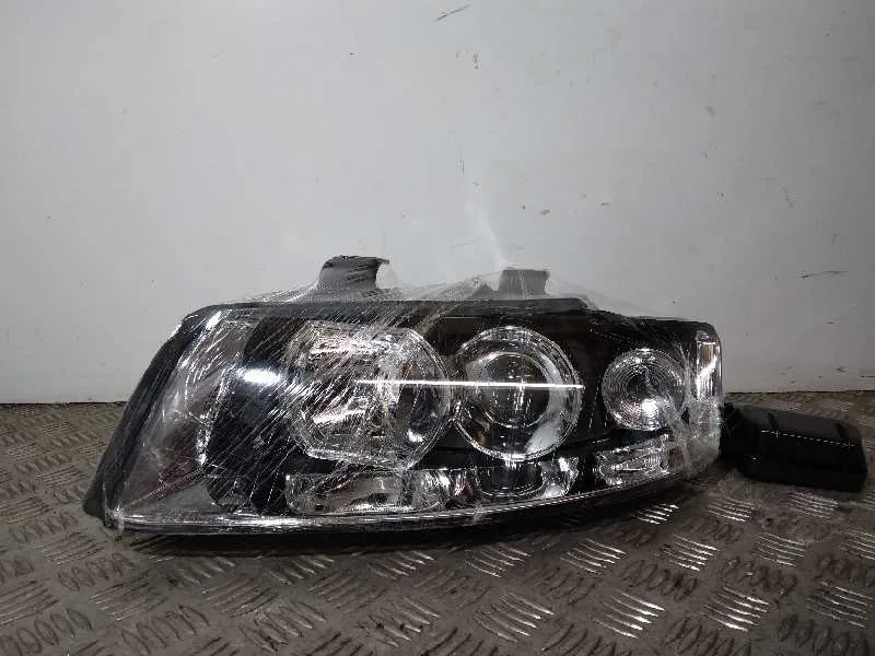 Faro Izquierdo para Audi A4 Berlina (8E)