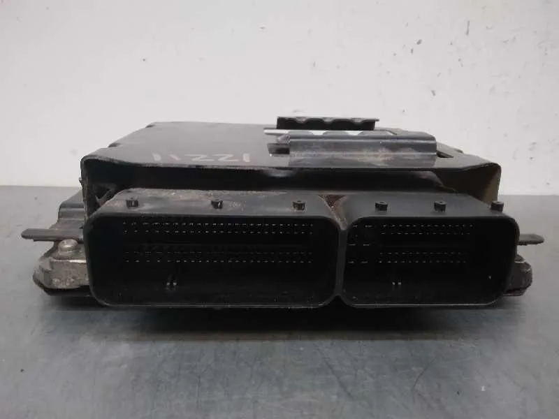 Centralita Motor Uce para Opel Astra J Lim.