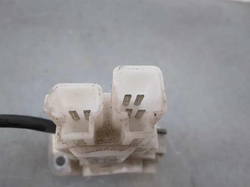 Cerradura Maletero / Porton para Suzuki Swift Berlina (Mz)