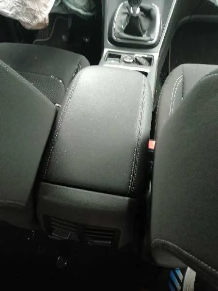 Apoyabrazos Central para Ford Kuga (Cbs)