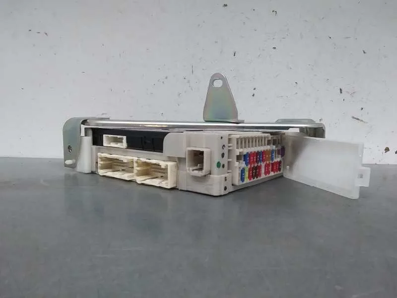 Caja Reles / Fusibles para Toyota Iq