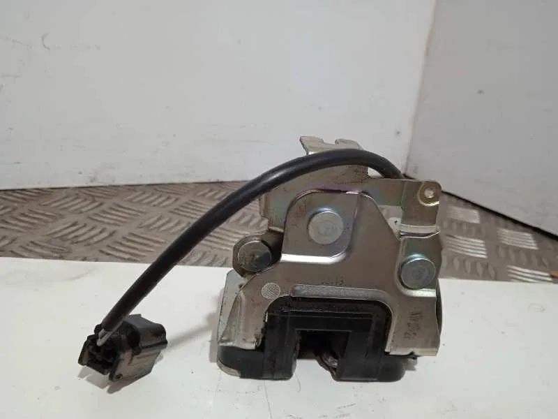 Cerradura Maletero / Porton para Nissan Nv 400