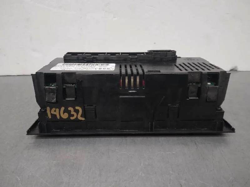 Mando Climatizador para Audi A4 Avant (8E)
