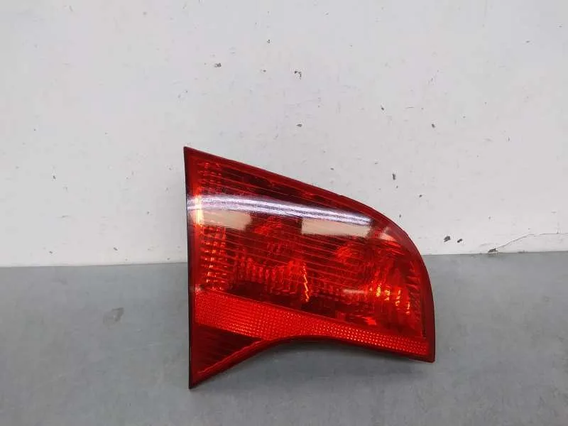 Piloto Trasero Izquierdo Interior para Audi A4 Avant (8E)