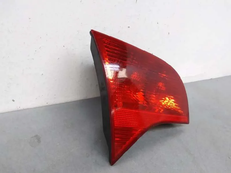 Piloto Trasero Izquierdo Interior para Audi A4 Avant (8E)