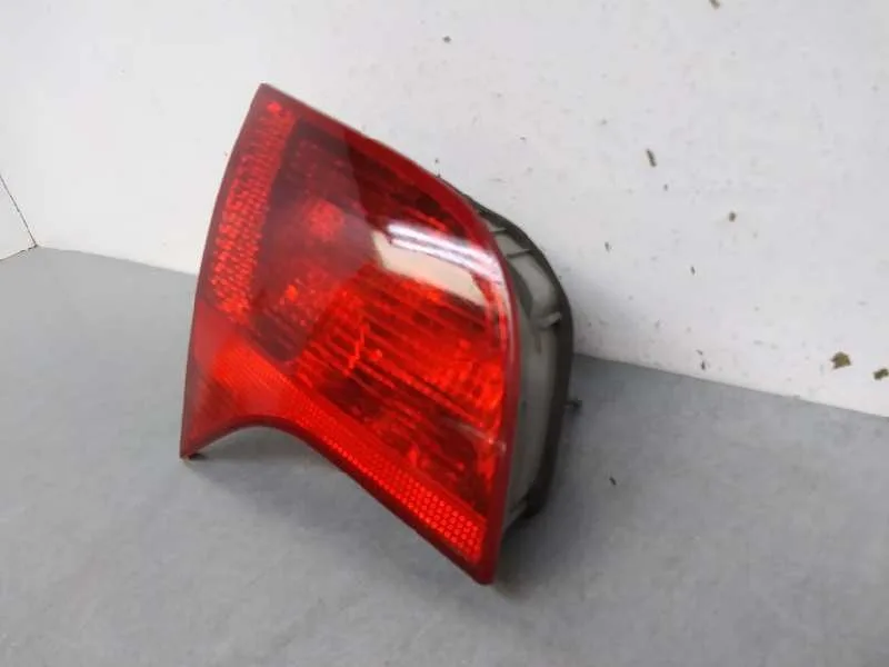 Piloto Trasero Izquierdo Interior para Audi A4 Avant (8E)