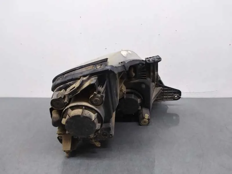 Faro Izquierdo para Ssangyong Rexton