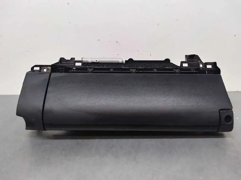 Guantera para Lexus Is