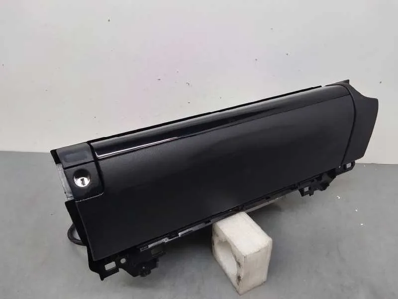 Guantera para Lexus Is