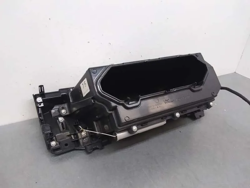 Guantera para Lexus Is
