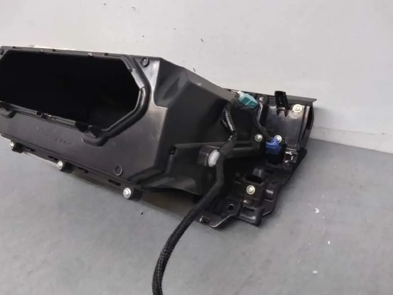 Guantera para Lexus Is
