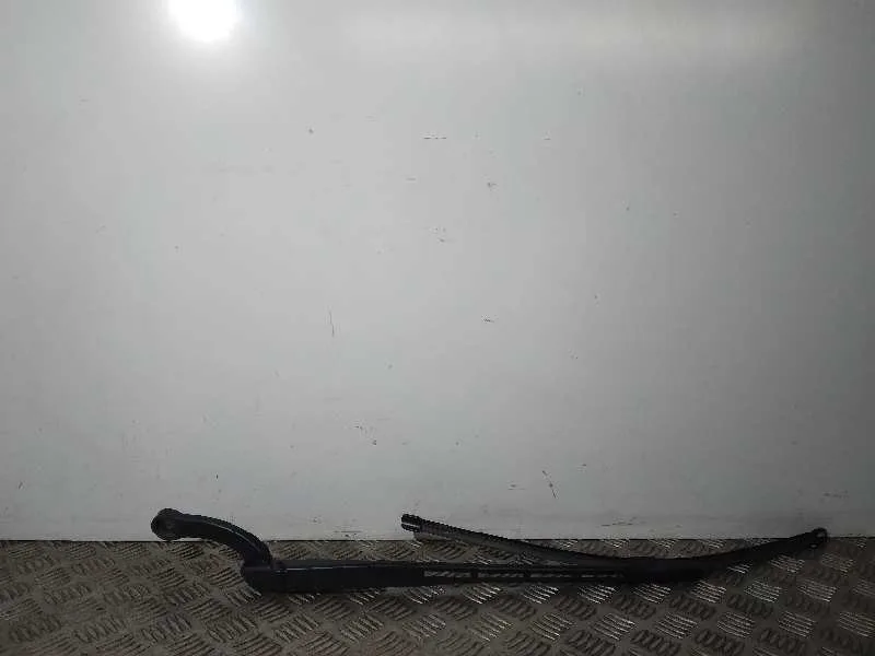 Brazo Limpia Delantero Izquierdo para Audi A4 Avant (8E)