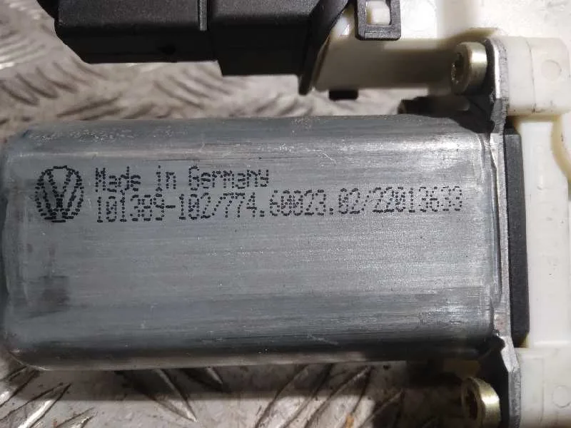 Motor Elevalunas Trasero Izquierdo para Volkswagen Bora Berlina (1J2)
