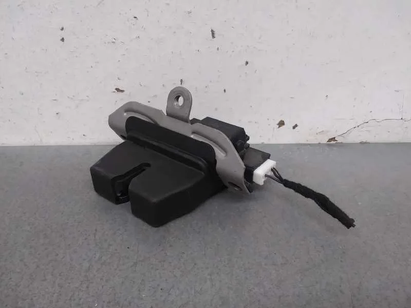 Cerradura Maletero / Porton para Ford Fiesta (Ce1)