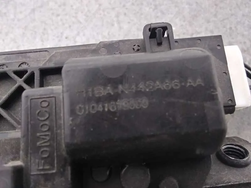 Cerradura Maletero / Porton para Ford Fiesta (Ce1)