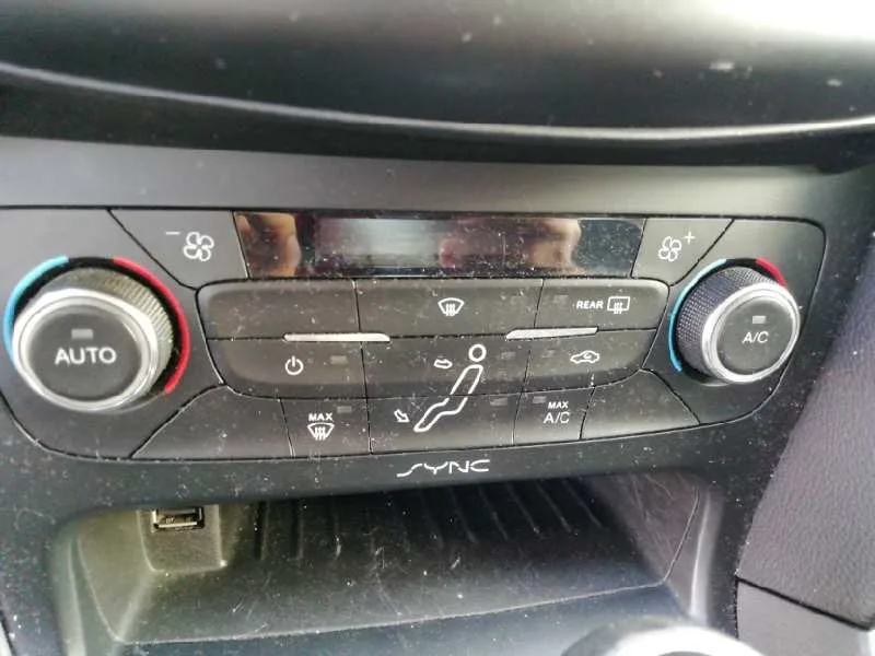 Mando Climatizador para Ford Focus Lim.