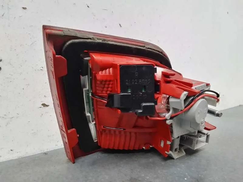 Piloto Trasero Derecho Interior para Audi A3 Sportback (8P)