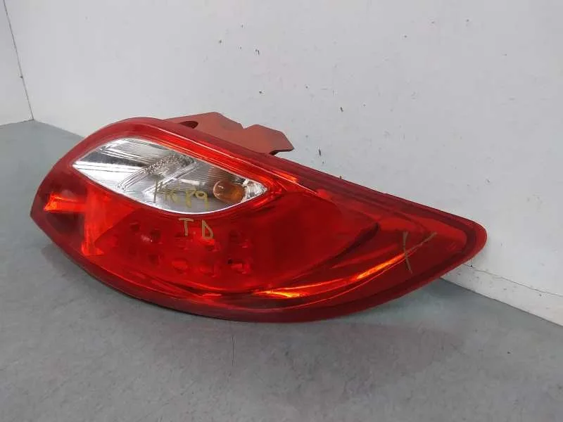 Piloto Trasero Derecho para Mazda 2 Lim. (De)