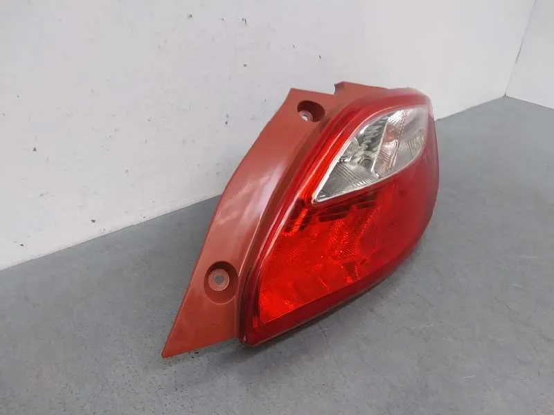 Piloto Trasero Derecho para Mazda 2 Lim. (De)