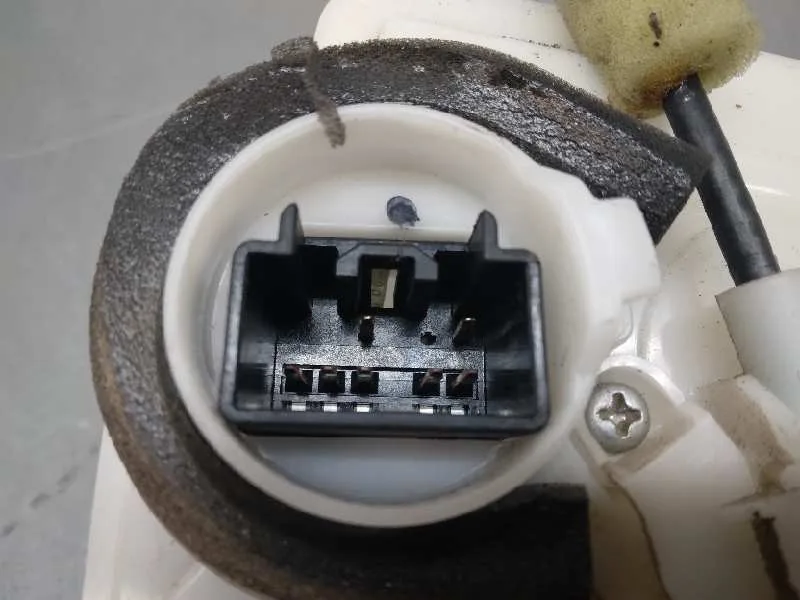 Cerradura Puerta Delantera Izquierda para Mazda 2 Lim. (De)