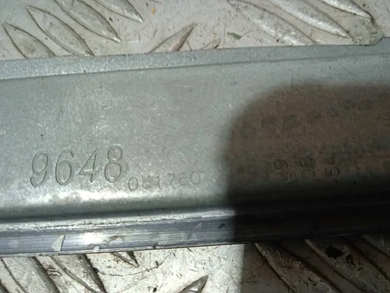 Elevalunas Delantero Derecho para Peugeot 1007