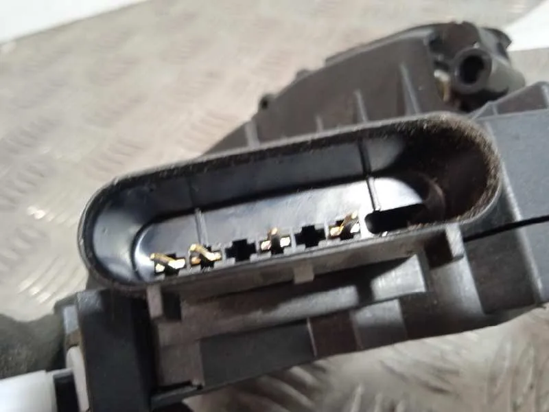 Cerradura Puerta Trasera Izquierda para Ford Focus Lim.