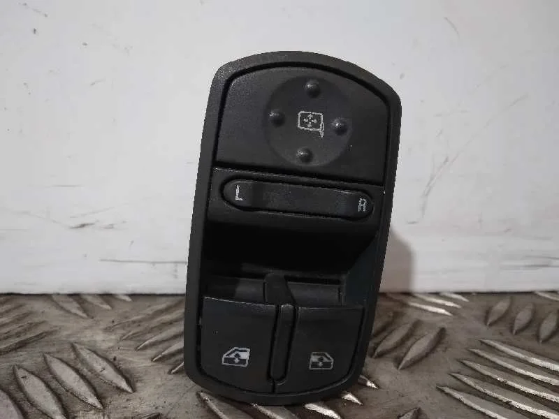 Mando Elevalunas Delantero Izquierdo para Opel Corsa D