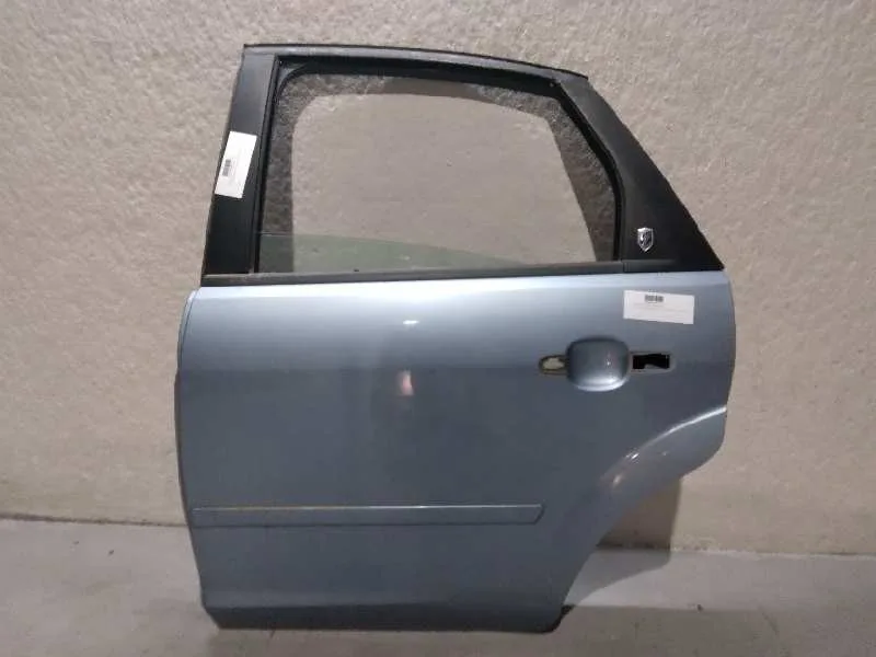 Puerta Trasera Izquierda para Ford Focus Berlina (Cap)