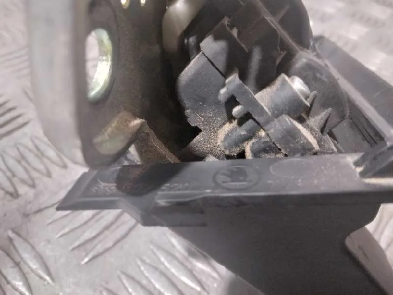 Cerradura Maletero / Porton para Skoda Superb Combi (3T5)
